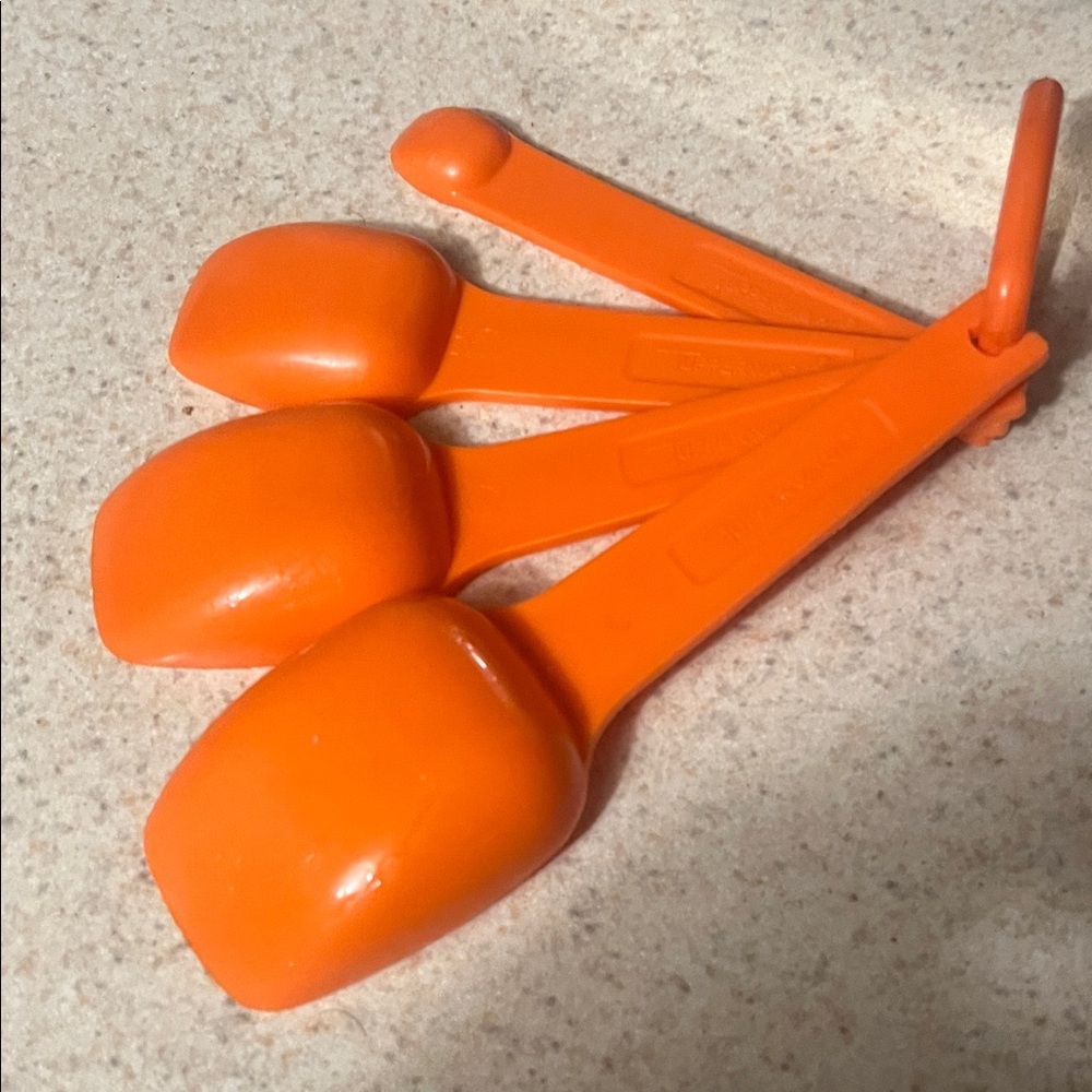 Tupperware Orange Measuring Spoons Set - Picture 3 of 3